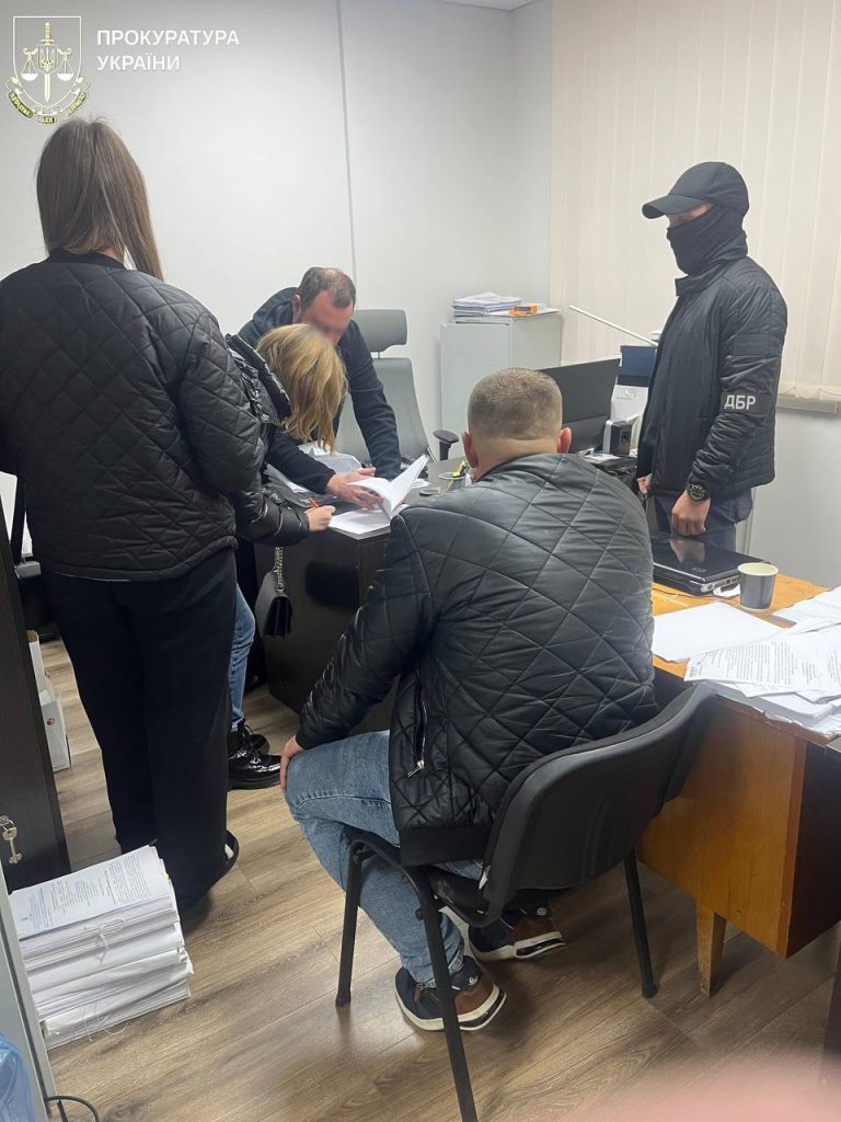 На Прикарпатті судитимуть посадовців міграційної служби, які брали хабарі від іноземців 9 645474181 955847446789203 554410784098647718 n 1