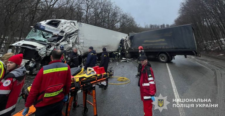 Дві вантажівки зіткнулися на Львівщині: один водій загинув (ФОТО) 5 645837194 1353877956783972 2381190015412537155 n