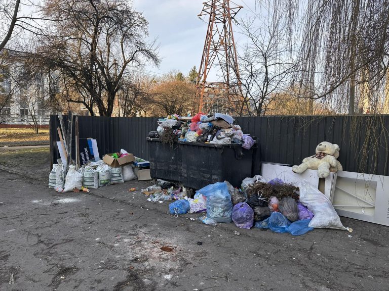 Стало відомо, чому у Франківську виникли проблеми з вивезенням сміття 2 Стало відомо, чому у Франківську виникли проблеми з вивезенням сміття