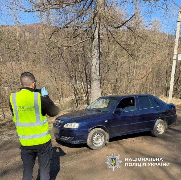 На Прикарпатті чоловік викрав авто з подвір’я, але його швидко знайшла поліція (ФОТО) 9 На Прикарпатті чоловік викрав авто з подвір’я, але його швидко знайшла поліція (ФОТО)