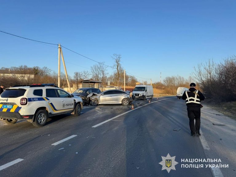 Автотроща на Львівщині: зіткнулися чотири транспортні засоби, є постраждалі (ФОТО) 8 651717116 1364271582411276 5785162545977542767 n