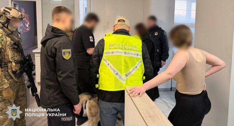 Ошукували громадян ЄС: в Івано-Франківську викрили мережу шахрайських кол-центрів 12 652334707 1292586496385581 8297212216875937696 n