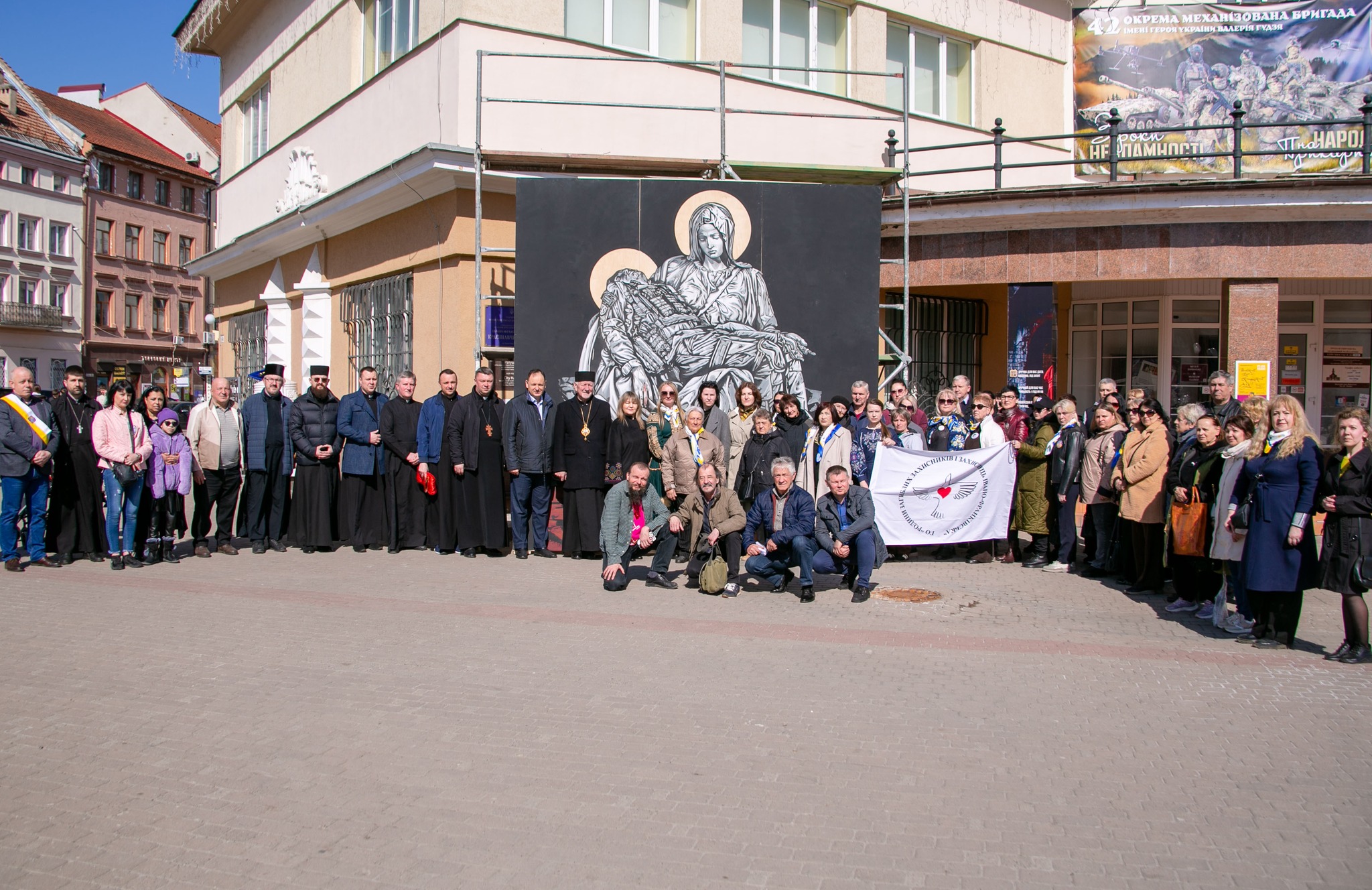 В Івано-Франківську презентували творчу роботу «П’єта», присвячену загиблим воїнам 3 652683247 1530035052026079 5500394550909107122 n