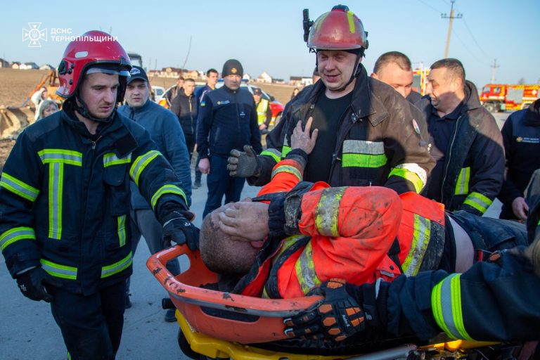 На Тернопільщині чоловіка засипало землею: він загинув (ФОТО) 4 652887620 1373625614805324 8328443480929697045 n