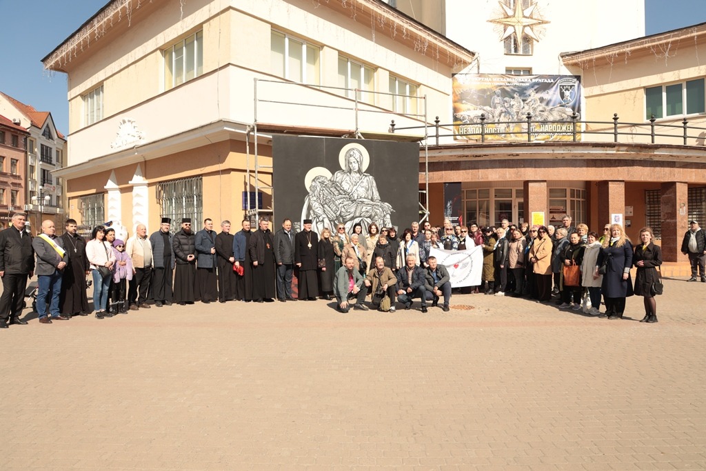 В Івано-Франківську презентували творчу роботу «П’єта», присвячену загиблим воїнам 2 653706046 1246027347703312 263358055596915177 n