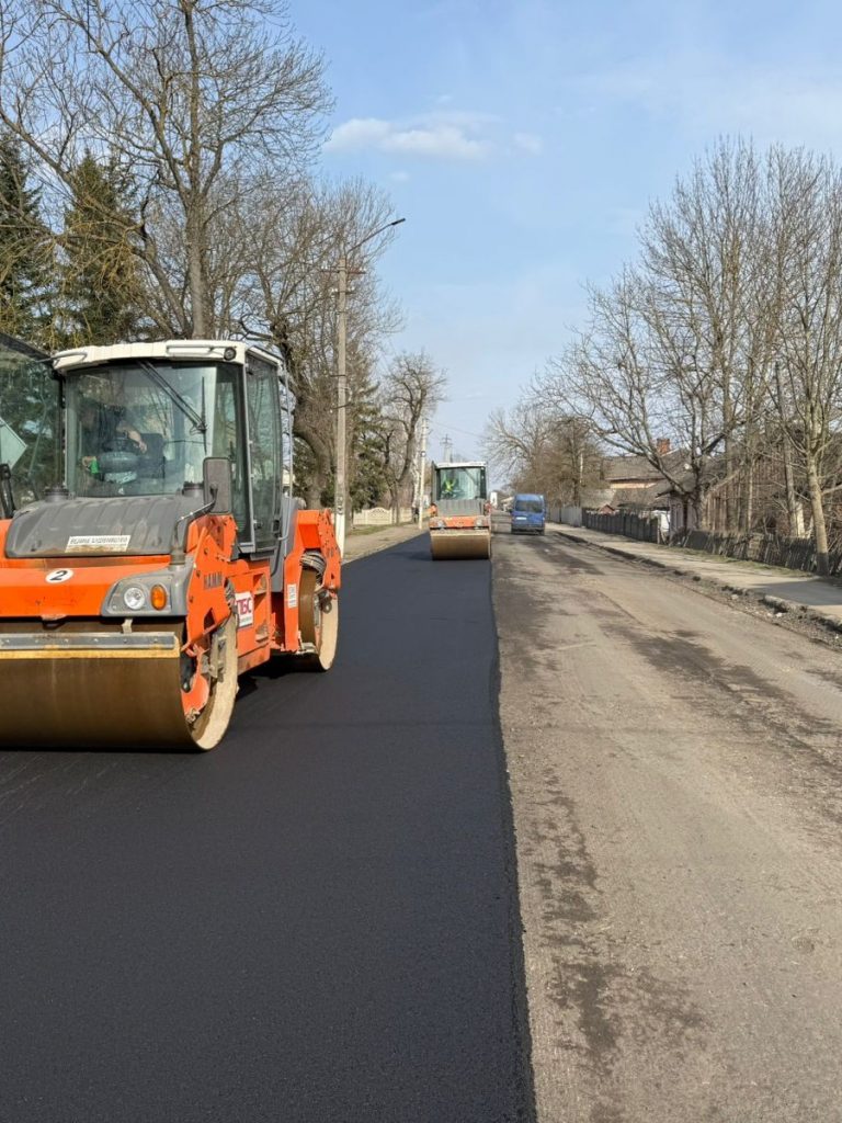 На дорогах Прикарпаття ліквідували тисячі ям: де вже відремонтували та що ще планують 4 656721601 1235614152065206 877839097156062747 n