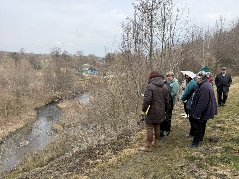 Річка руйнує берег: в Отинійській громаді працюють над вирішенням проблеми (ФОТО) 7 ічка руйнує берег: в Отинійській громаді працюють над вирішенням проблеми (ФОТО)