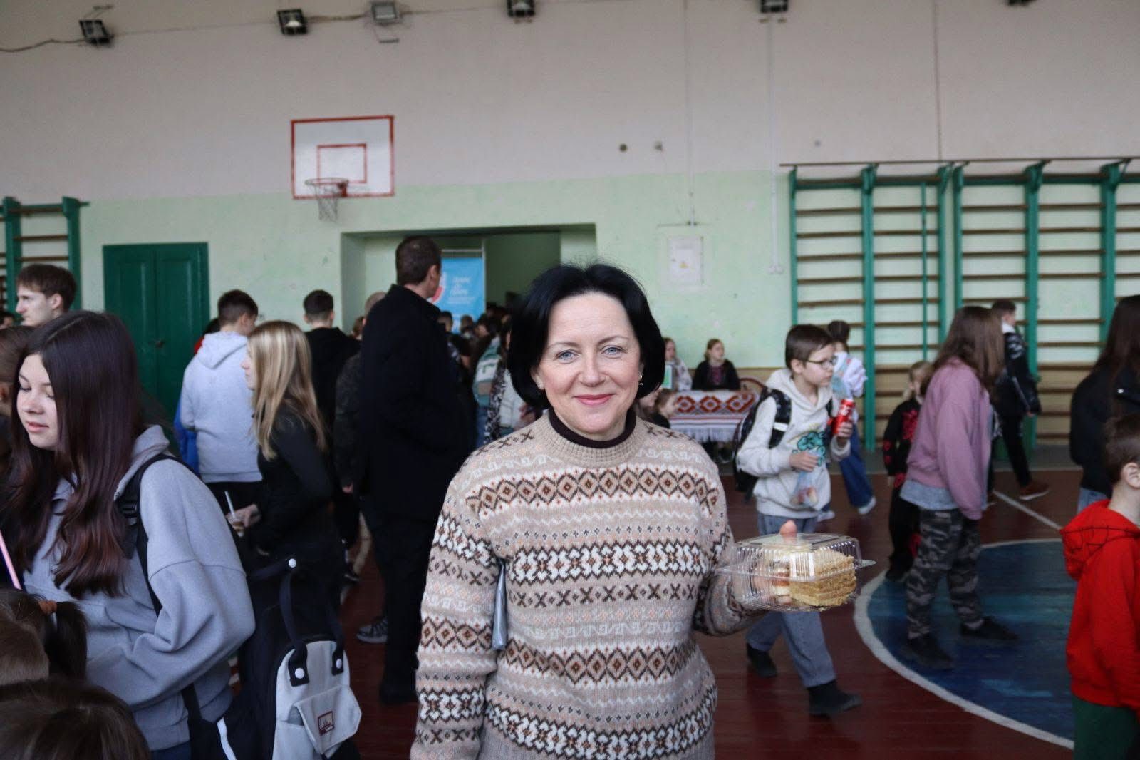 У Надвірній учні зібрали майже 60 тисяч гривень на підтримку ЗСУ 6 657560876 1411619024123956 2724087573060823395 n