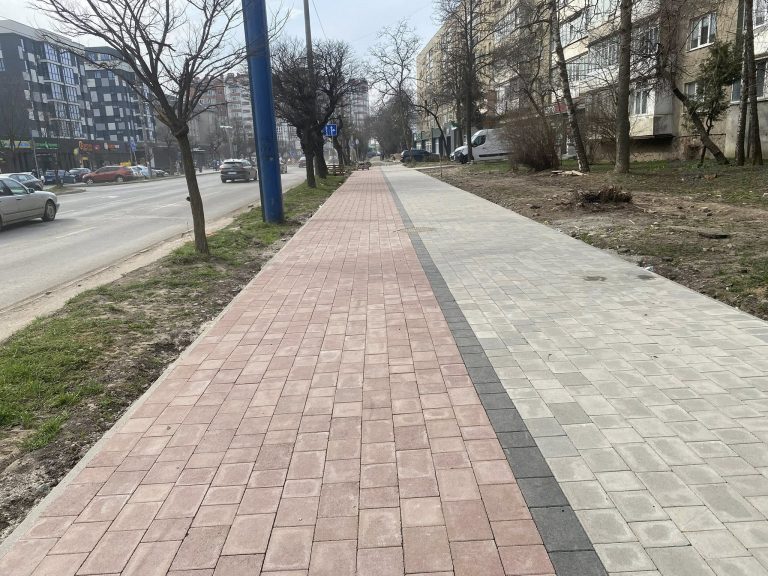 На одній з вулиць Франківська буде велодоріжка і новий тротуар (ФОТО) 9 На одній з вулиць Франківська буде велодоріжка і новий тротуар (ФОТО)
