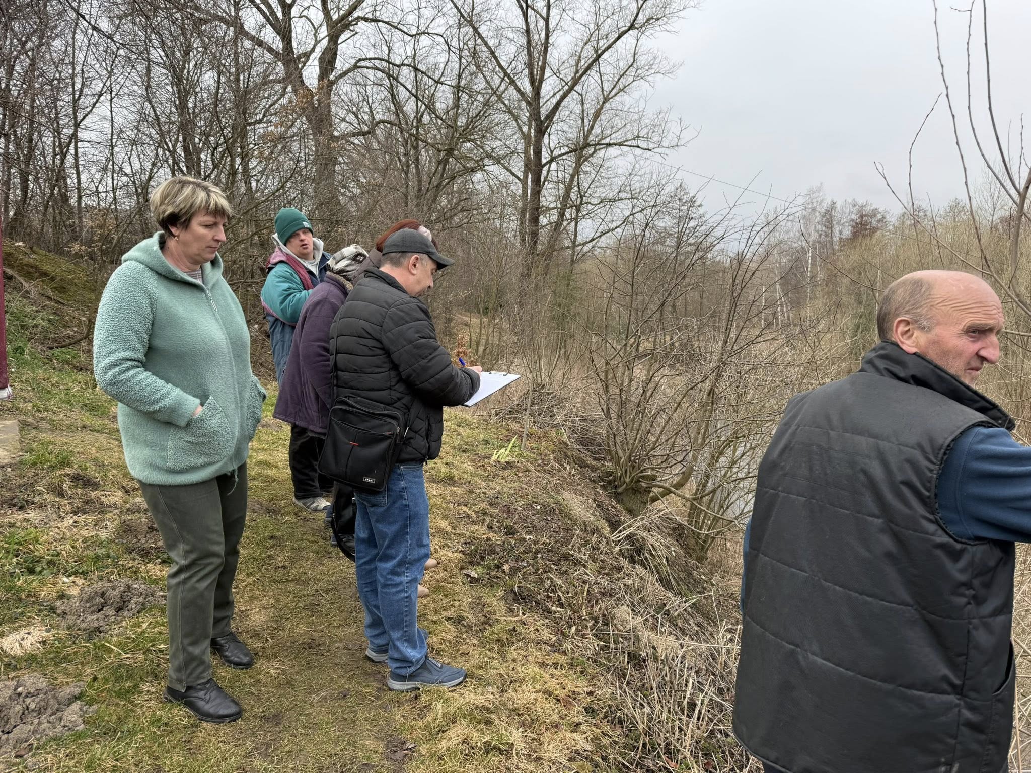 Річка руйнує берег: в Отинійській громаді працюють над вирішенням проблеми (ФОТО) 3 658430299 122159307512701970 8076716624220104753 n