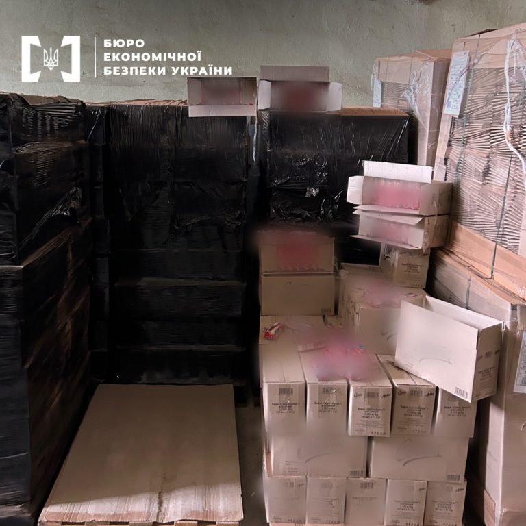 На Прикарпатті виготовляли фальшиві вафлі відомої марки (ФОТО)