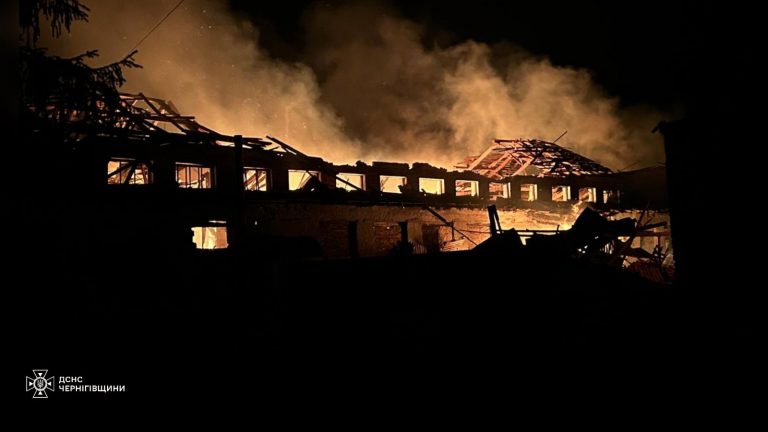 У ДСНС показали наслідки російської атаки на Одещину та Чернігівщину (ФОТО) 6 У ДСНС показали наслідки російської атаки на Одещину та Чернігівщину (ФОТО)