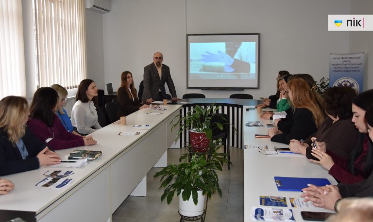 В Івано-Франківську розповіли про можливості для жінок: освіта, робота і власна справа (ФОТО) 11 DSC 0623