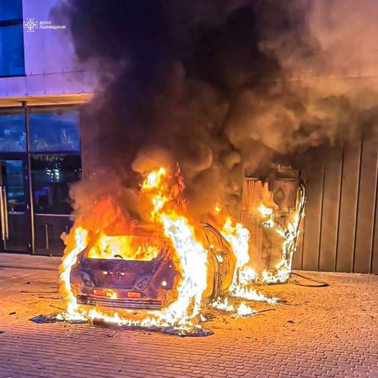 На Львівщині згорів електроавтомобіль та зарядна станція (ФОТО) 11 FB IMG 1772950849278