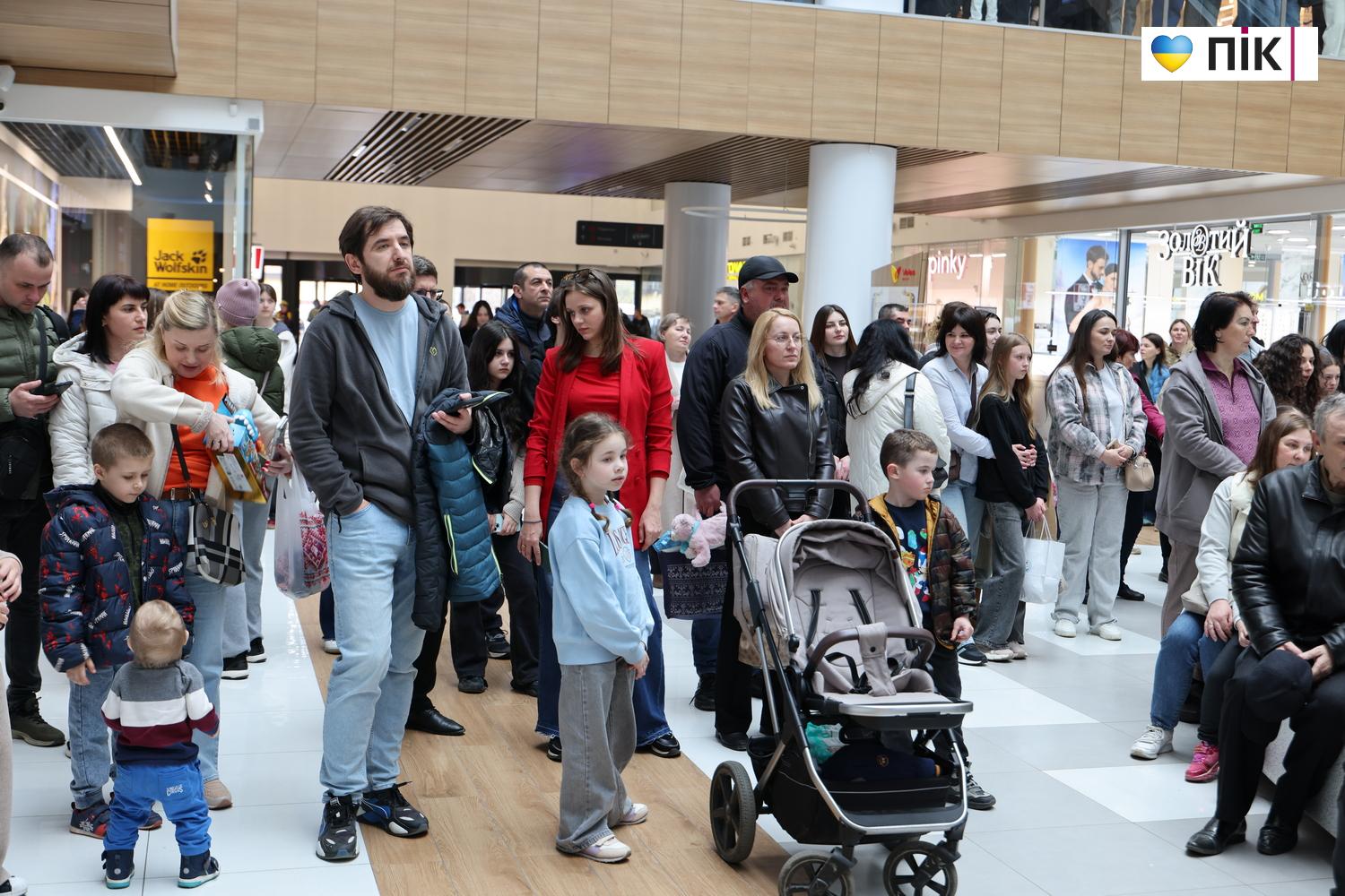 Зведений оркестр Нацгвардії дав потужний концерт у франківському ТРЦ (ФОТО) 4 G71A7991 resize