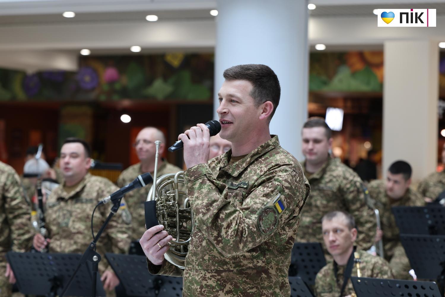 Зведений оркестр Нацгвардії дав потужний концерт у франківському ТРЦ (ФОТО) 6 G71A8082 resize
