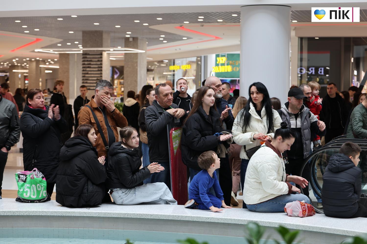 Зведений оркестр Нацгвардії дав потужний концерт у франківському ТРЦ (ФОТО) 23 G71A8485 resize