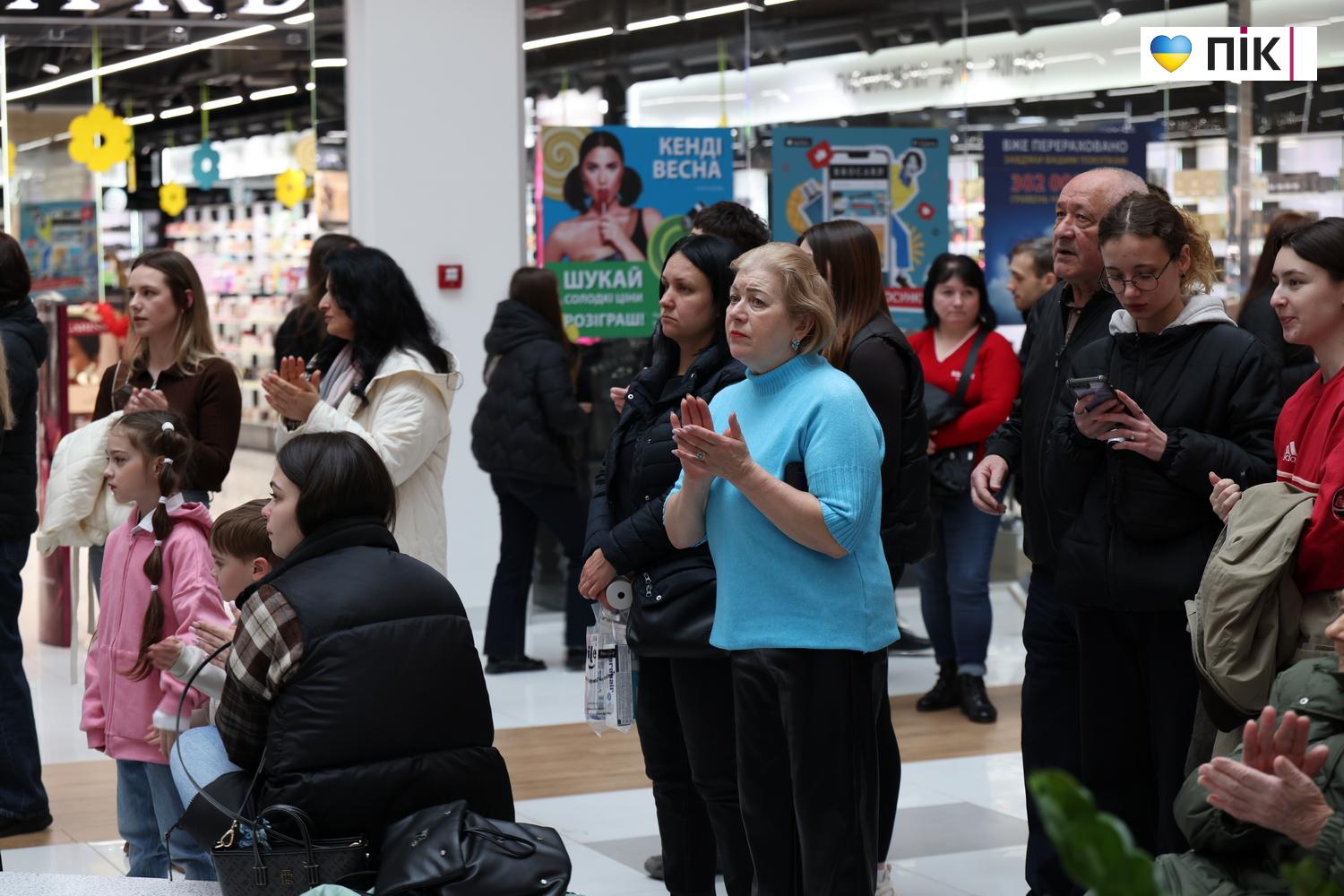 Зведений оркестр Нацгвардії дав потужний концерт у франківському ТРЦ (ФОТО) 28 G71A8573 resize