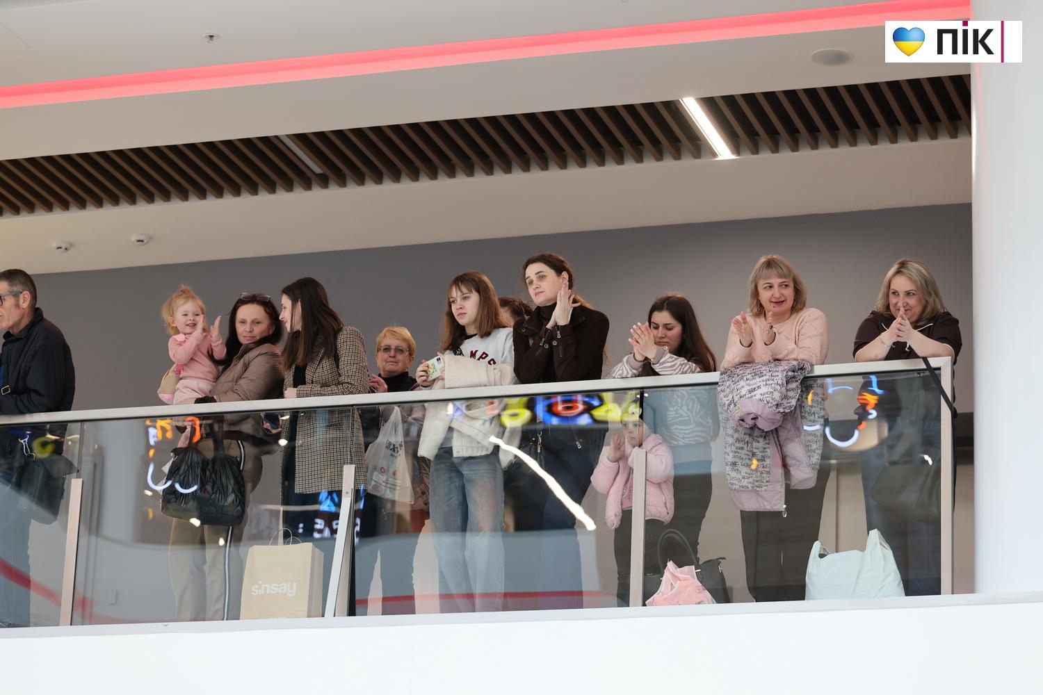 Зведений оркестр Нацгвардії дав потужний концерт у франківському ТРЦ (ФОТО) 33 G71A8786 resize