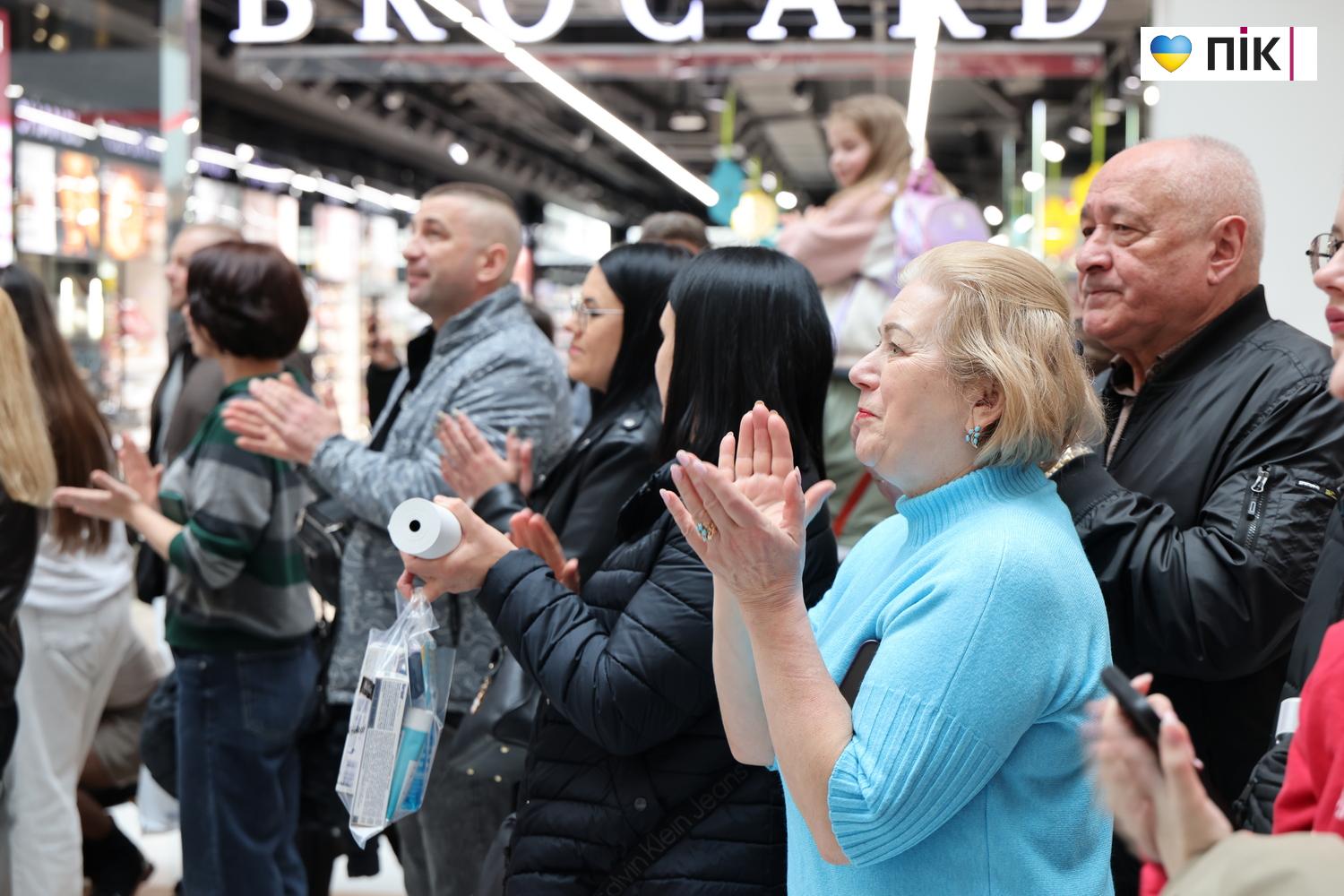 Зведений оркестр Нацгвардії дав потужний концерт у франківському ТРЦ (ФОТО) 34 G71A8827 resize