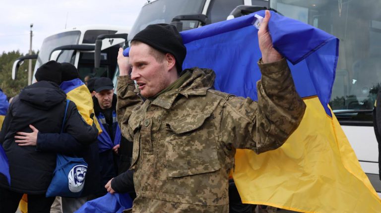 В Україну повернулися ще 300 людей з ворожого полону (ФОТО) 11 IMG 20260306 125355 745