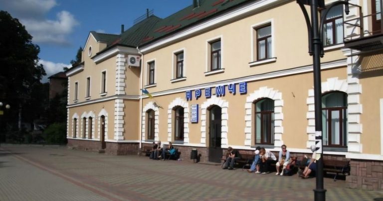 Укрзалізниця продовжила рейс потяга Київ-Франківськ до Яремче 1 Zaliznichnij vokzal Yarnemche 1 1871a87e4f
