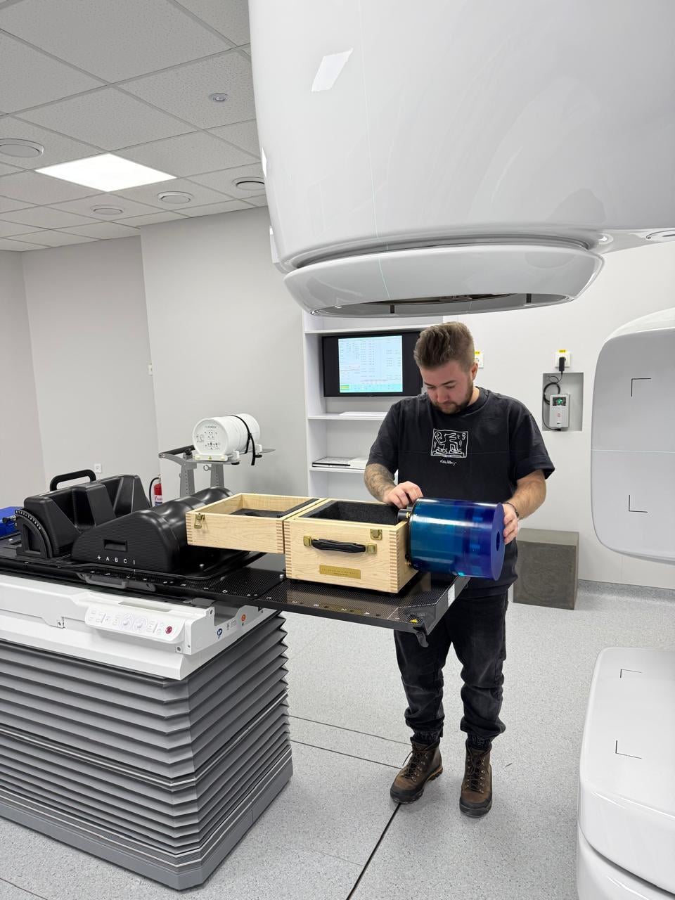 Прикарпатський онкоцентр отримав сучасне обладнання від партнерів з Австралії 3 d6a0bae8 701e 4372 b985 153f089325cb