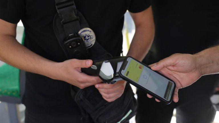Схопив та повалив на землю: у Львові пасажир напав на контролера в автобусі 10 img4205 0784adf0