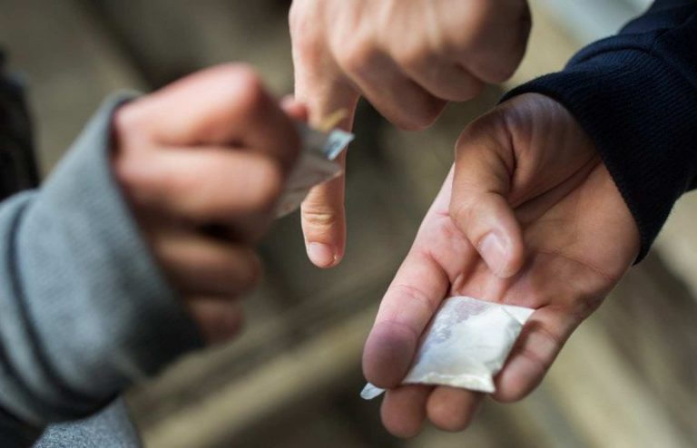 На Калущині судитимуть двох чоловіків за збут психотропів через поштомати 4 nar700 big big big