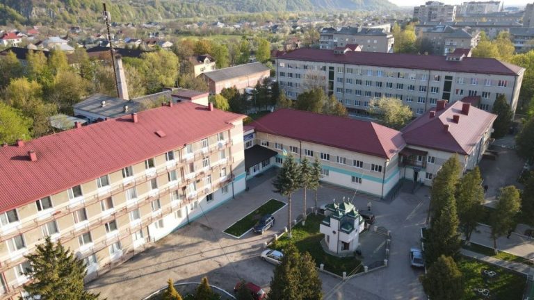 У Надвірнянській громаді проведуть службове розслідування через скарги на лікарню 2 photo 2023 05 30 12 32 42 9