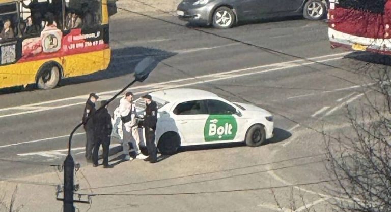 У Франківську чоловік залишився без речей після зупинки таксі поліцією (ФОТО) 1 photo 2026 03 19 11 24 56