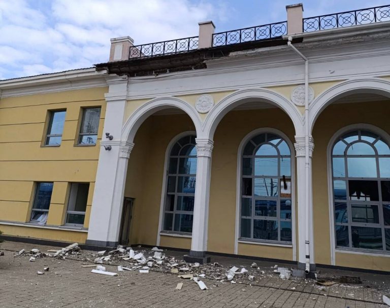 Ворог атакував залізницю в Слов'янську: поранені четверо працівників (ФОТО) 6 photo 2026 03 31 12 04 57