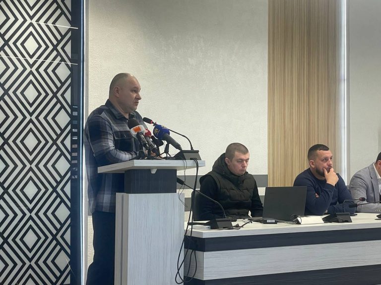 В Івано-Франківську почався масштабний ямковий ремонт доріг 1 photo 5278583492361000078 y