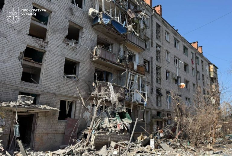 Ворог вдарив авіабомбами по Слов’янську: є загиблі та поранені 1 photo 5296793749969115648 w