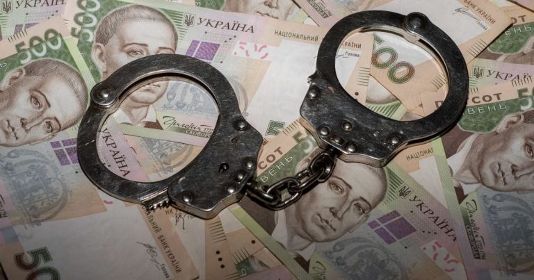 Зайво нарахувала начальнику 347 тис грн. зарплати: на Прикарпатті повідомили про підозру головній бухгалтерці відділу освіти 5 1169a4691a1d09e30ffb83ee18dca10b