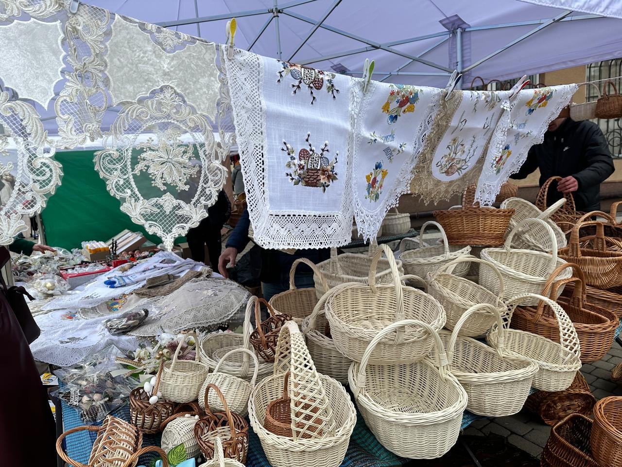 Смакуйте та дивуйтеся: що цікавого на Великодньому ярмарку в Івано-Франківську (ФОТО) 19 3a09390e d094 41cb bf84 e351da7920a7