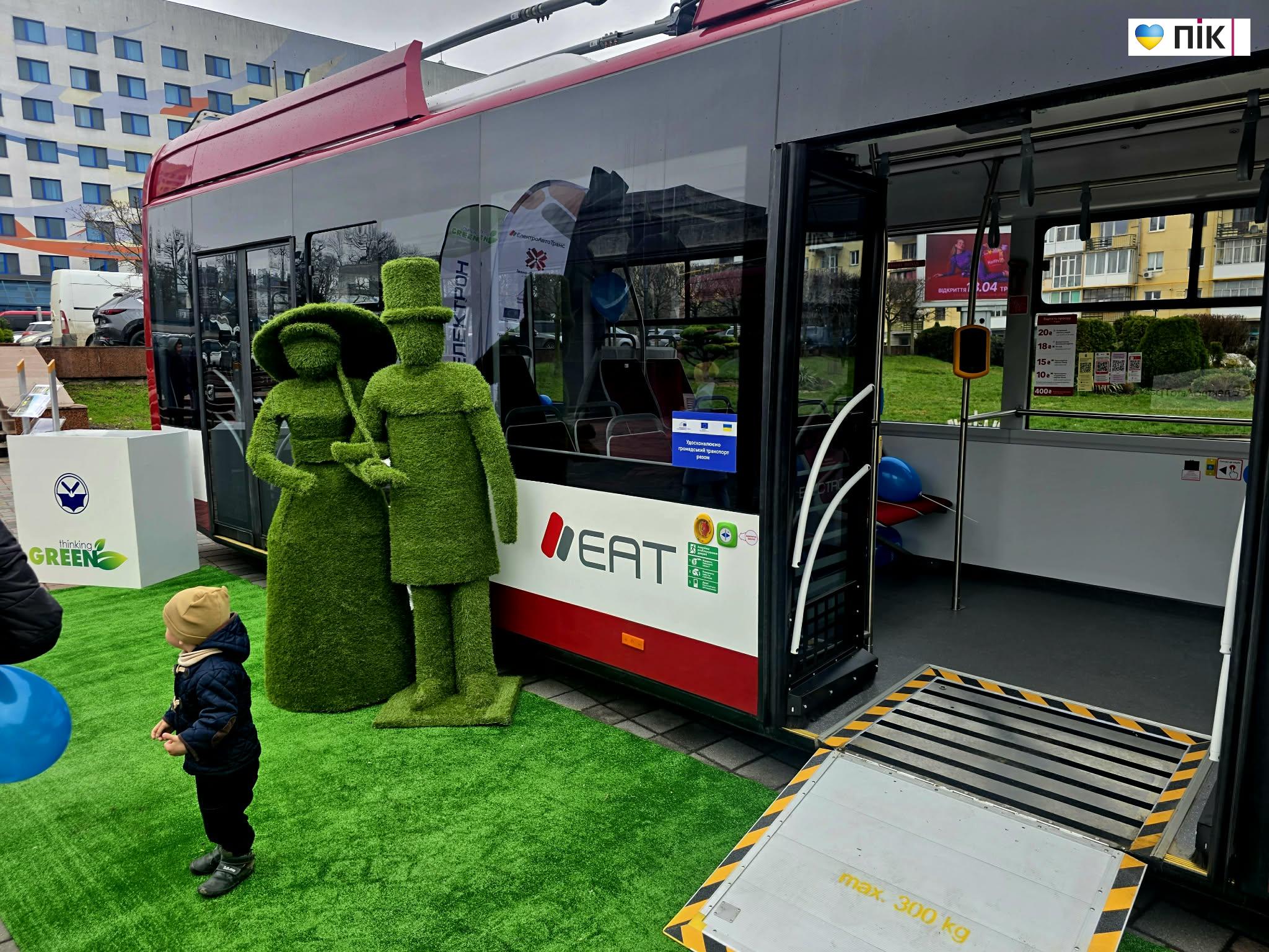 У Франківську презентували 9 нових дуобусів (ФОТО) 4 656839802 4474534256162882 7384555555871307545 n