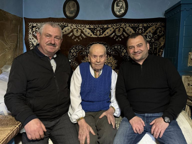 Житель Прикарпаття відзначив 100-літній ювілей (ФОТО) 2 658216231 1282557527389197 342628407609839043 n