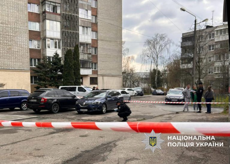 У Львові під час оповіщення вбили військового ТЦК 4 У Львові невідомий вдарив ножем у шию військовослужбовця ТЦК: його розшукують