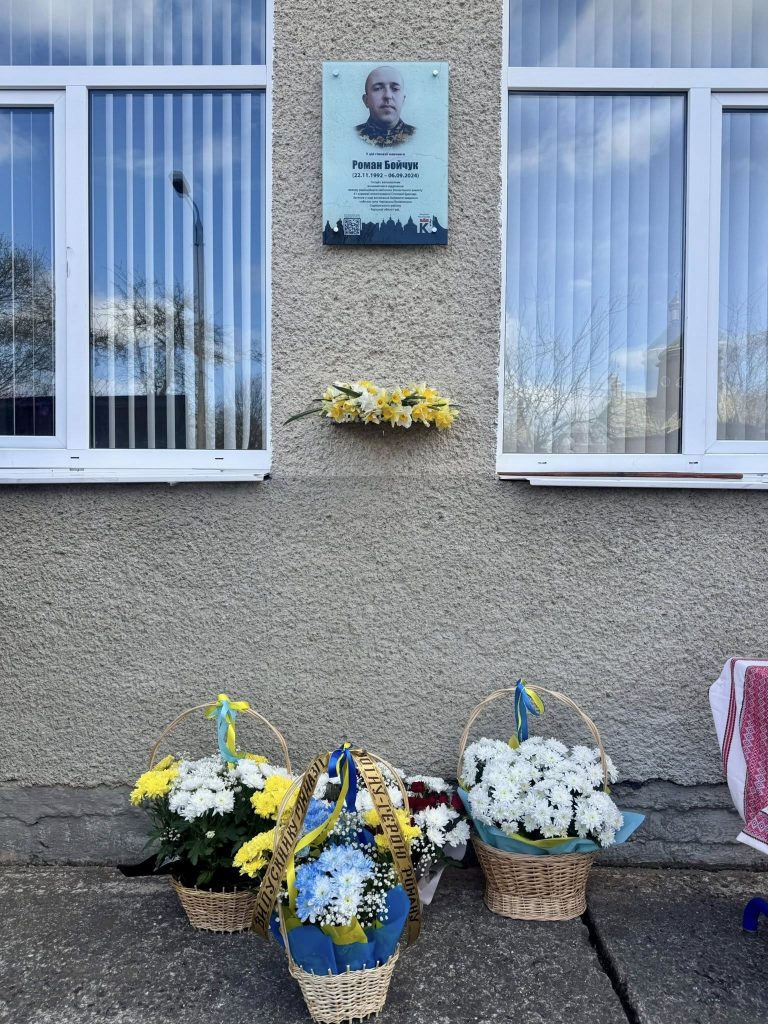 У Калуші вшанували пам'ять полеглого захисника Романа Бойчука (ФОТО) 12 665726893 987427180475449 3531983784193076448 n