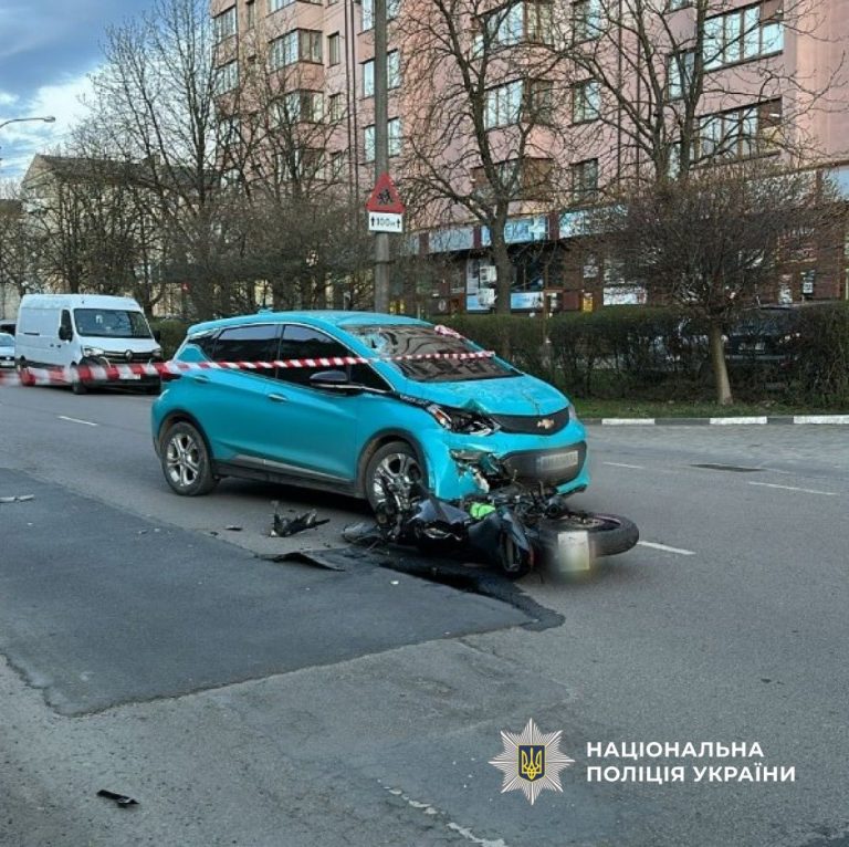 У Франківську мотоцикліст виїхав на зустрічну та зіштовхнувся з Chevrolet Bolt (ФОТО, ВІДЕО) 5 666009827 956108430396720 4020262353704799028 n