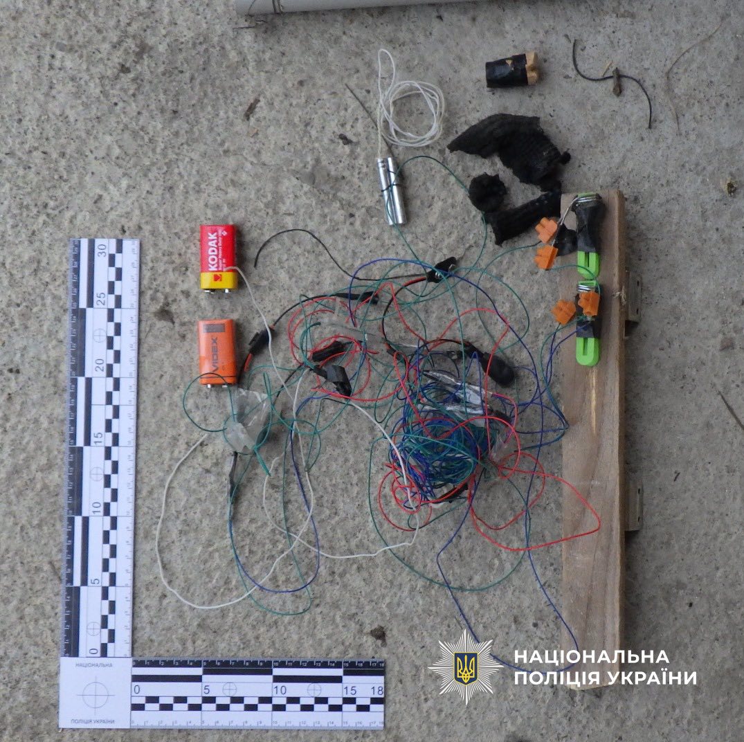 На Прикарпатті затримали інженера, який вдома розмістив розтяжку із саморобним вибуховим пристроєм (ФОТО) 6 666526637 956840950323468 2901985836677485902 n