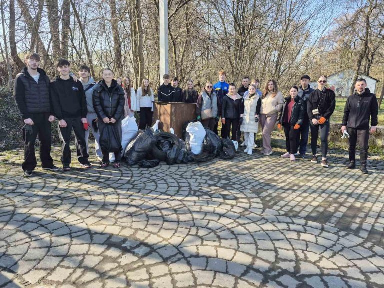 У Надвірнянській громаді провели загальноміську толоку (ФОТО) 4 667770104 1418186013467257 7879880993764619604 n