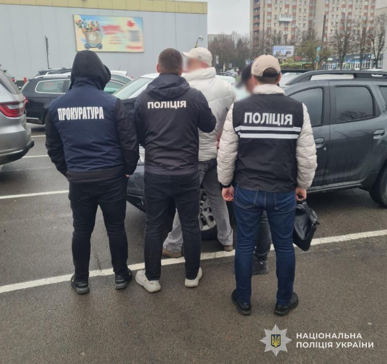 У Львові чоловік за 10 тисяч доларів обіцяв виготовити підроблені документи з "бронюванням" 1 667864875 1384381520400282 296800263698560961 n