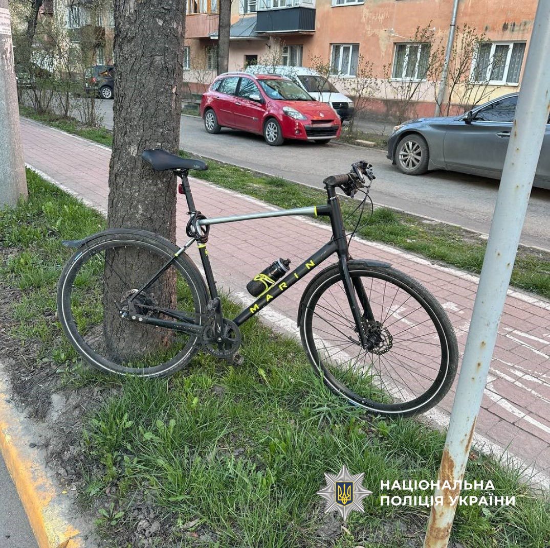 У Франківську на перехресті авто збило велосипедиста (ФОТО) 2 668173471 955474697126760 336164737470460308 n