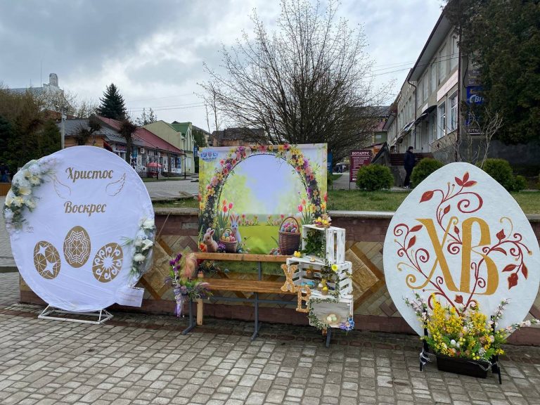 Центр Городенки прикрасили до Великодніх свят (ФОТО)