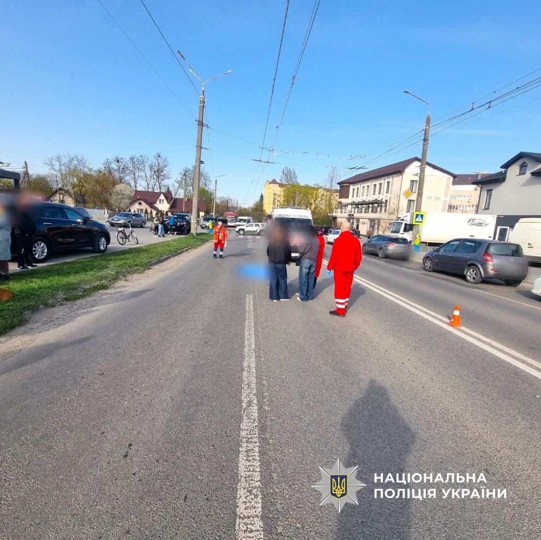 Неподалік Івано-Франківська автівка збила людину: що відомо (ФОТО, ВІДЕО) 2 670350162 961534723187424 6104855421099505545 n