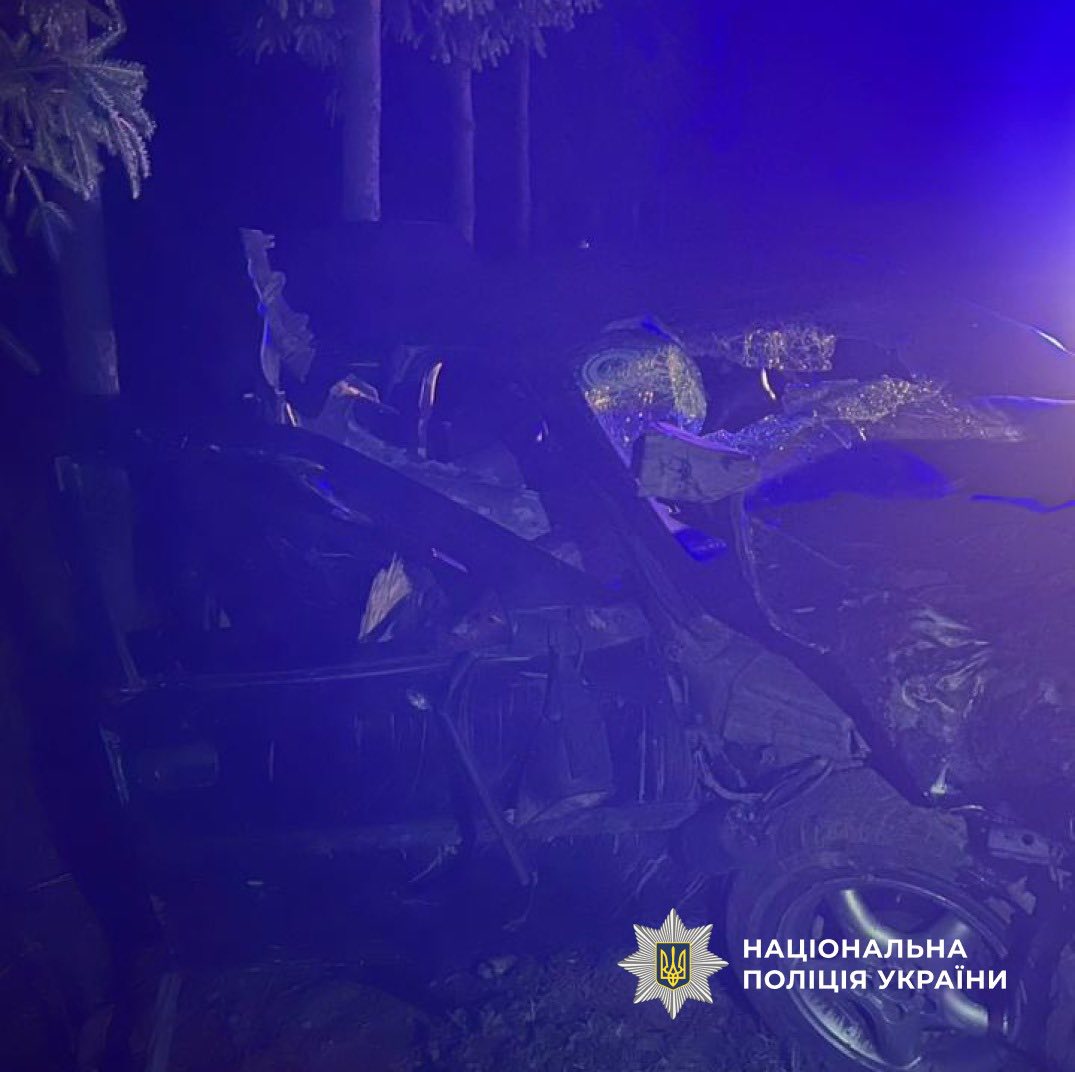 На Коломийщині п'яний водій в'їхав у дерево (ФОТО) 2 670862586 961396809867882 3861124427701997365 n