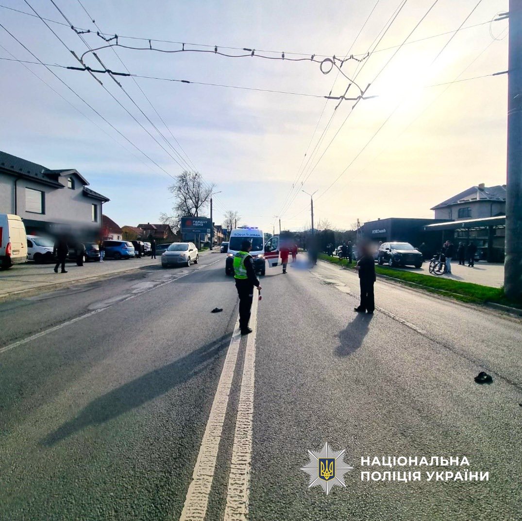 Неподалік Івано-Франківська автівка збила людину: що відомо (ФОТО, ВІДЕО) 3 671736708 961534716520758 3764317214172449468 n