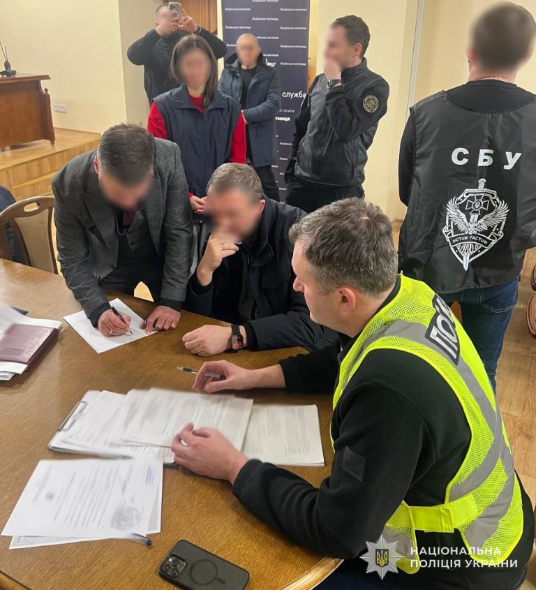 Брав хабар за зелень: на Львівщині судитимуть митника (ФОТО) 11 672148729 1390124546492646 2587479478976063553 n